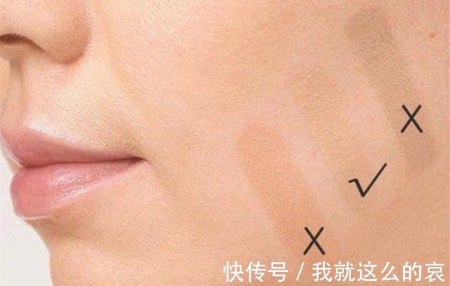 吸油纸 明明上午涂“粉底液”很白,下午脸就暗黄这3步很多人都做错了!