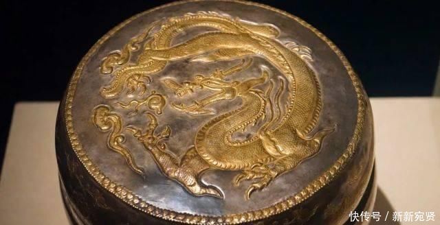 契丹贵族墓画了幅汉人美女图,还题诗说“征辽”