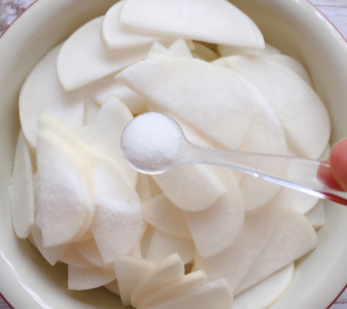 好吃|被很多人“嫌弃”的蔬菜,简单一拌真好吃,2块钱就能做一大盆