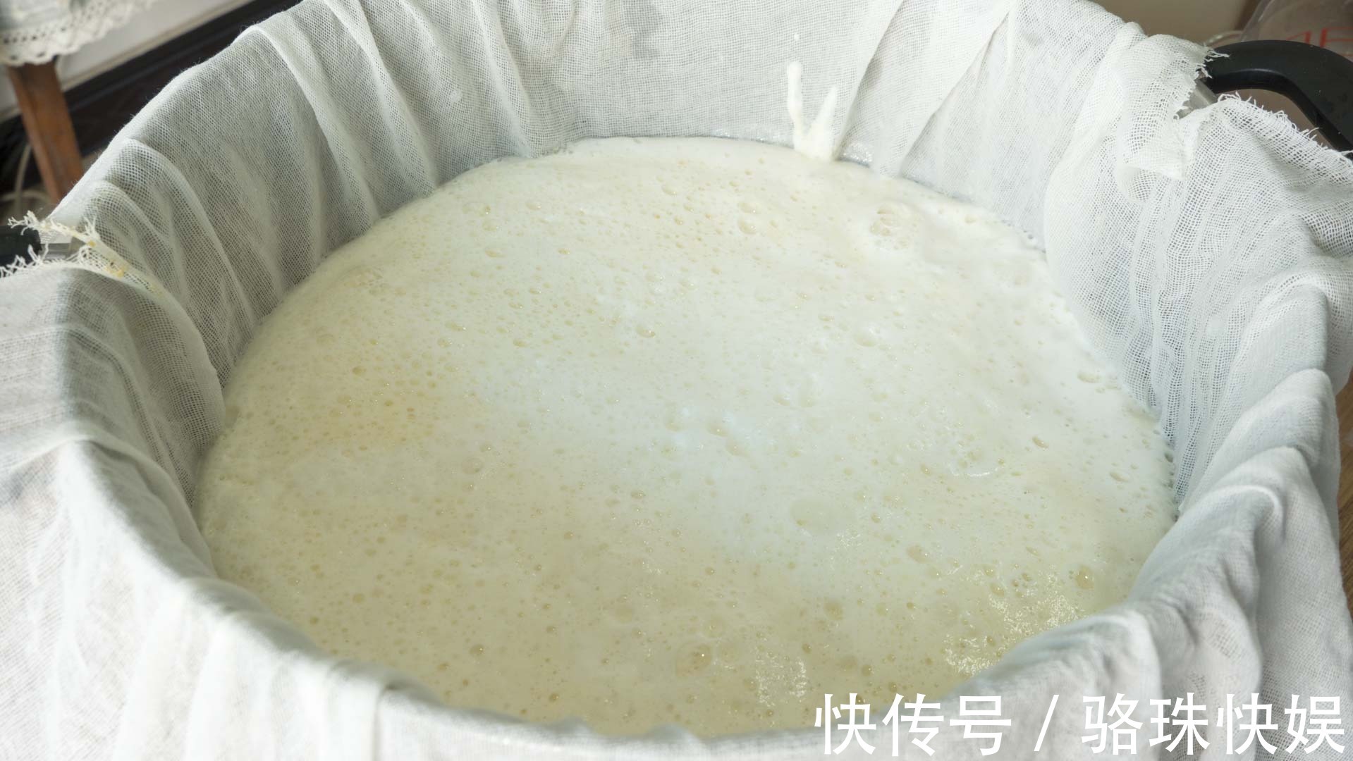 添加|在家做豆腐，2斤黄豆出8斤豆腐，健康零添加，做法简单又好吃