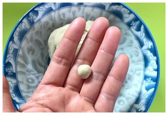 宅家不出门,教你做特色面条,不切不擀,用手一搓,1碗不够吃