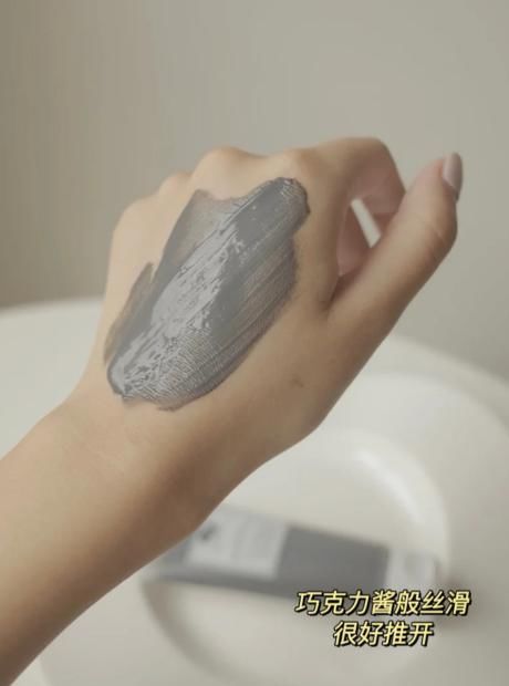 皮肤爱出油经常长闭口？那是你没选对清洁面膜吧！