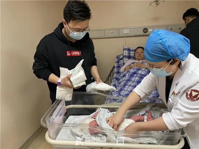 零点33分，结婚8年的他们在杭州迎来“小牛宝宝”！原本小名叫西西，最后改叫西夕