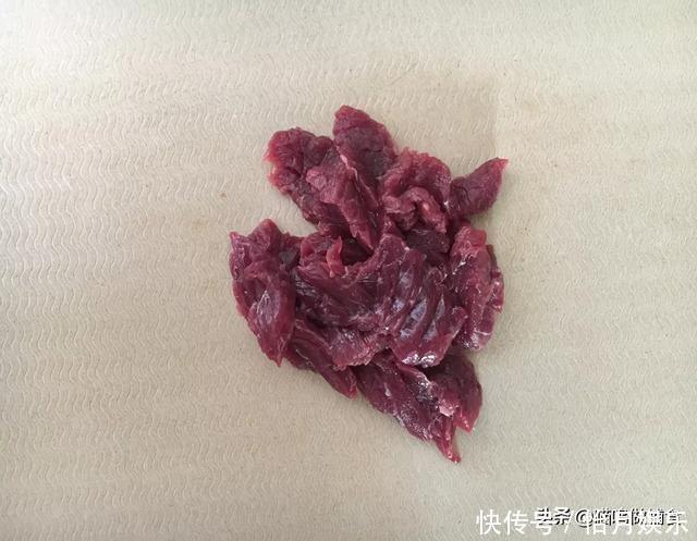 这个比白米饭营养高出好几个档!一口平底锅搞定娃喜欢的饭!