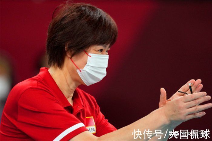 安家杰|中国女排喜从天降!8名主力留队辅佐新帅,冲击巴黎奥运冠军