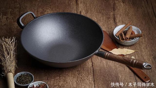 砧板|厨房油渍太多难清洁，简单一招，油污轻松擦干净，省时省力