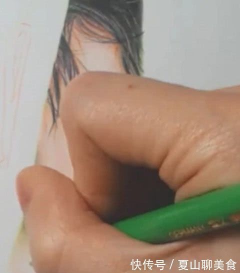 手绘@粉丝为王源手绘头像献礼,看过程以为是个黑粉,最后成品网友膜拜