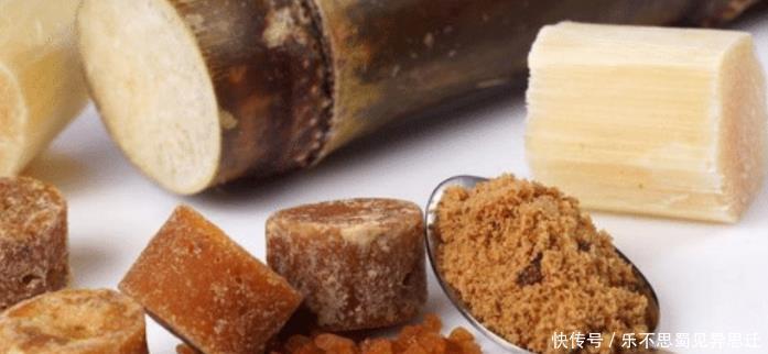 油脂粒 抿紧下巴后突起的“白疙瘩”,千万要注意,这是螨虫的真身吗!