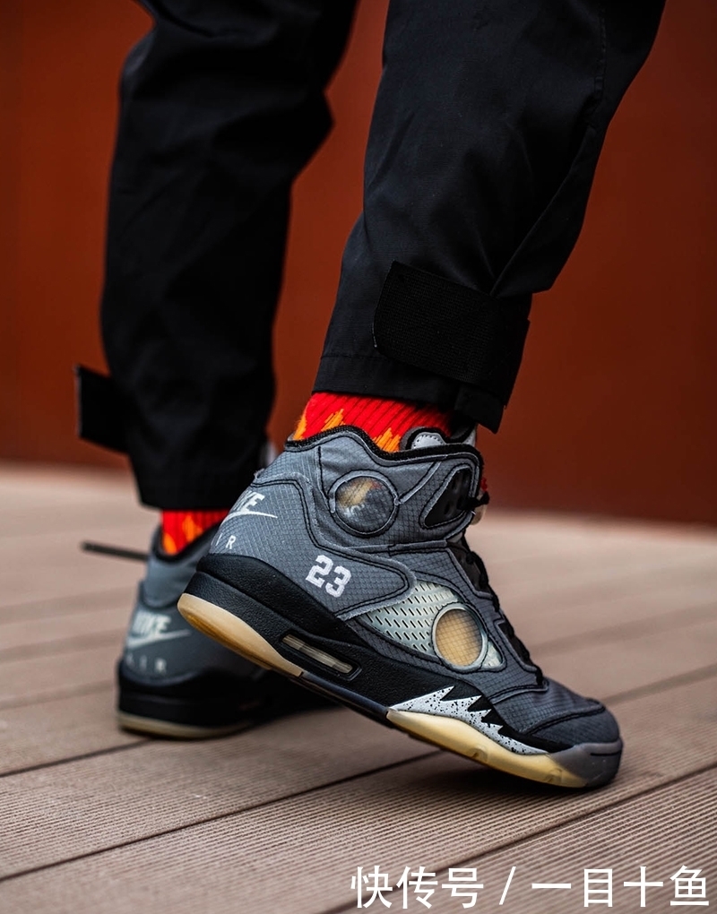 小编一年开箱这么多离谱球鞋!弟弟款AJ1破万!