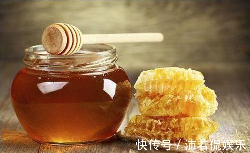 睡眠质量|常喝蜂蜜好处多，早上喝还是“晚上喝”很多人都在犯错