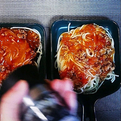 减脂快手早餐:番茄肉酱意面,角瓜虾仁汤,酸奶牛油果泥