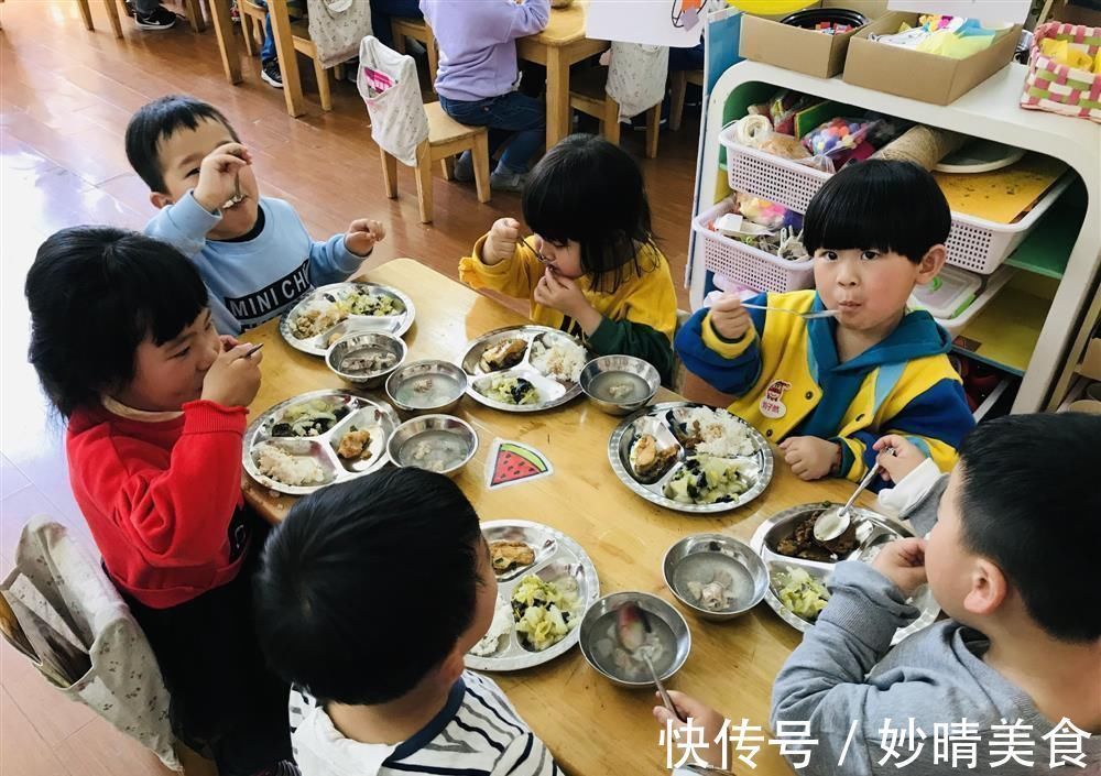 宝妈|为什么幼儿园饭菜没有家里好，孩子还吃得香？难道幼儿园有魔力