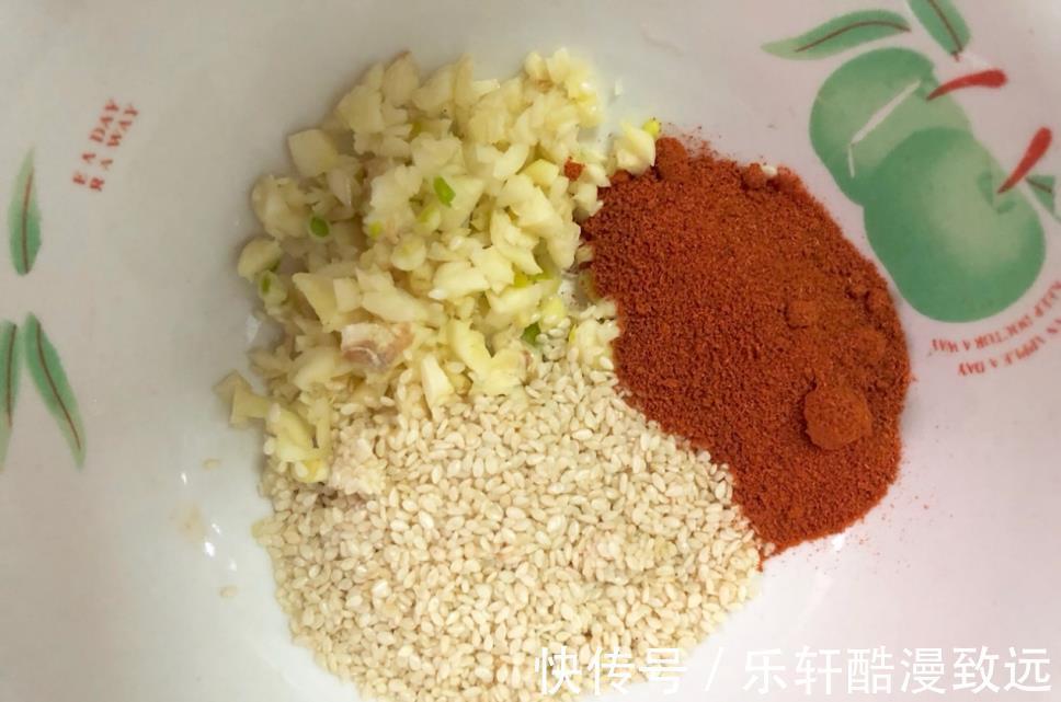 煎豆腐|比烧烤还好吃的香煎孜然豆腐，鲜香入味老简单了，完胜夜市路边摊