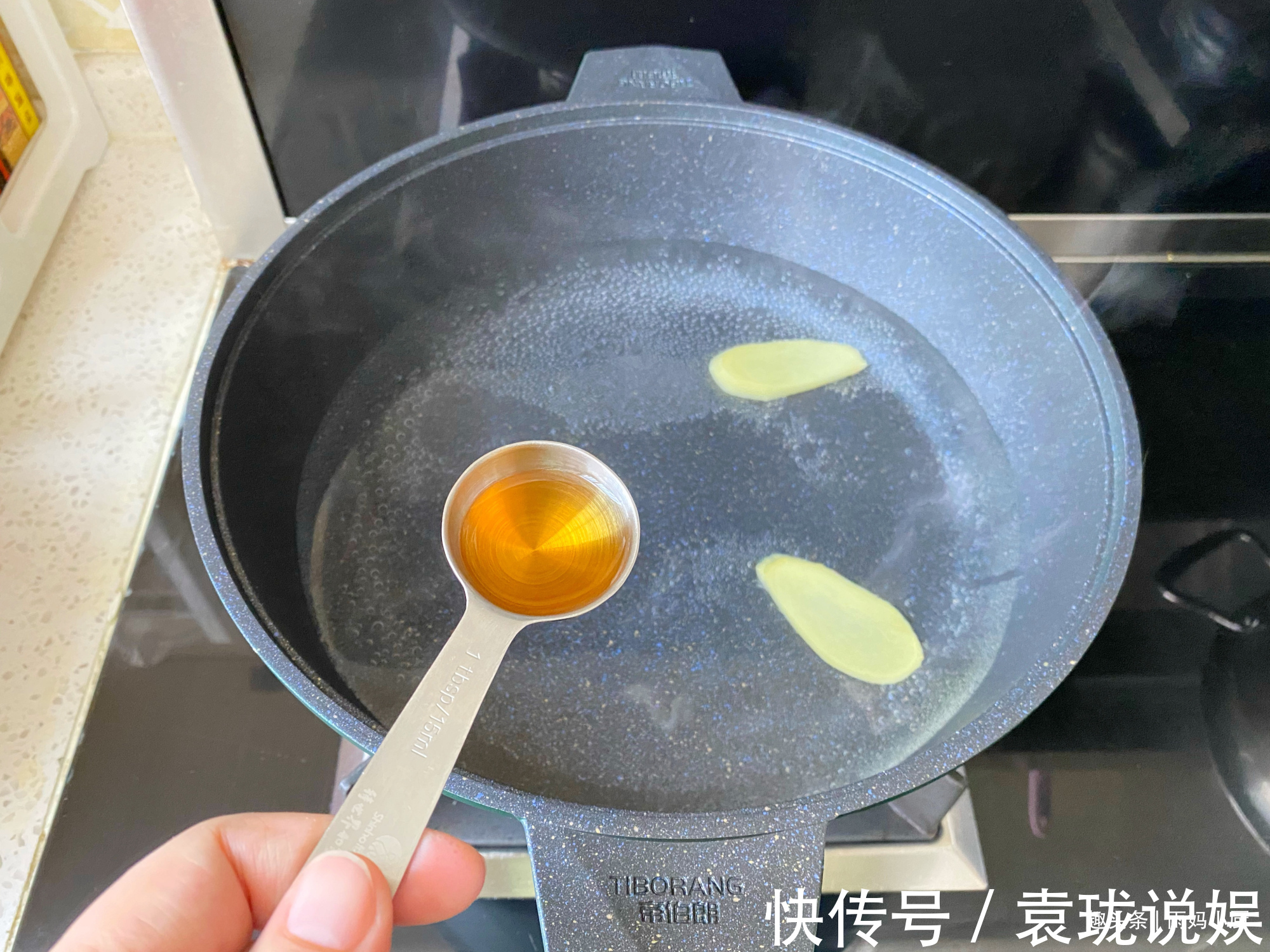 好吃|过年必做的年夜菜，不用炒不用炸，五分钟上桌鲜嫩美味又好吃