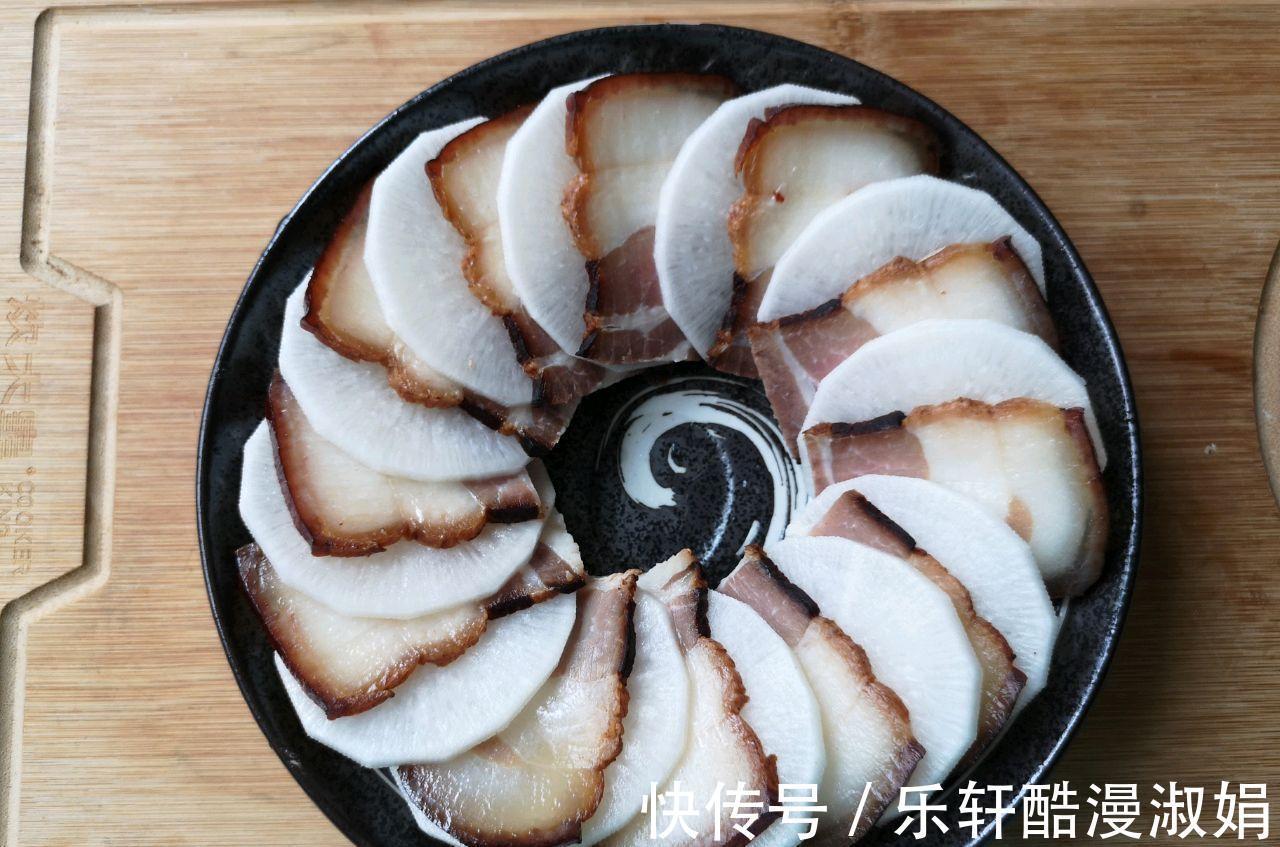 搭配|把腊肉跟萝卜搭配在一起,上锅一蒸,肥而不腻真健康