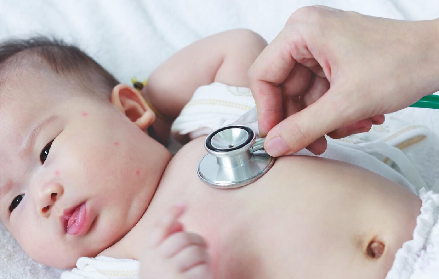 两个月|这样陪两个月婴儿玩耍,不仅促进大脑和身体发育,还拉近亲子关系