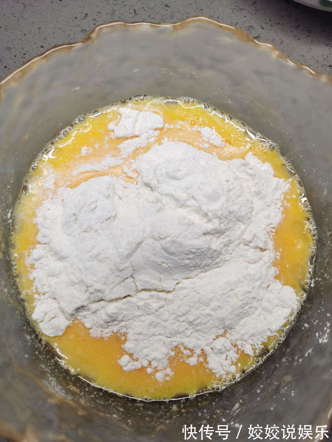 蛋白|6个鸡蛋，1碗面粉，不用烤箱，在家做蛋糕，比外面买的还好吃