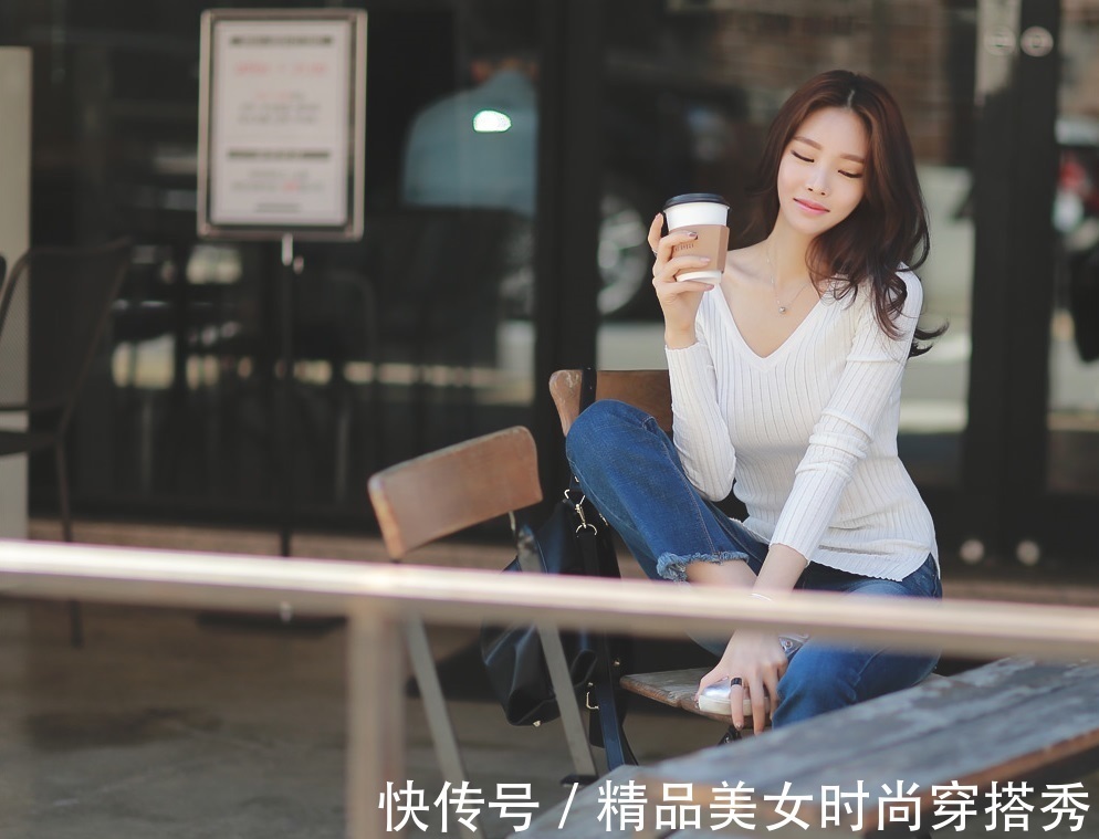 简约时尚|简约时尚的针织衫给人一种简约的美