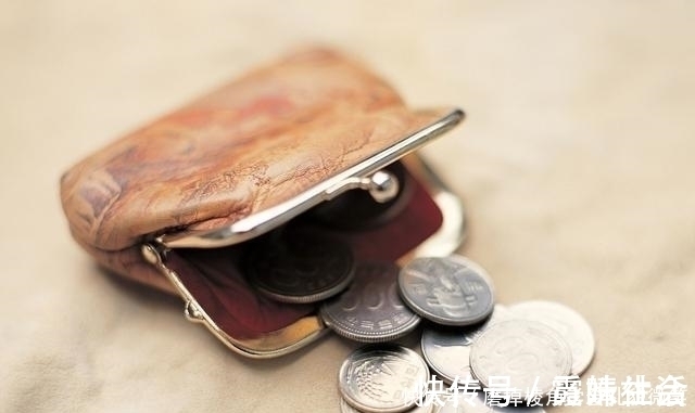 家长|当孩子伸手要零花钱的时候,父母的反应,决定孩子的财商,别忽视!