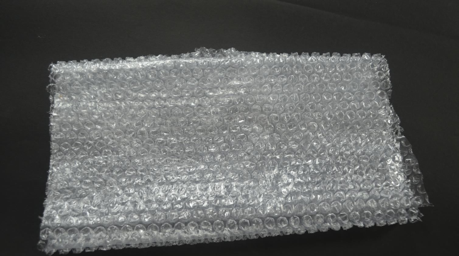 快递箱里的气泡垫别扔了, 没想到它作用这么大, 家家户户用的到