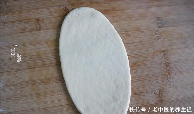 发面饼还可以这样做,大空心,加上自己爱吃的菜,人人喜欢