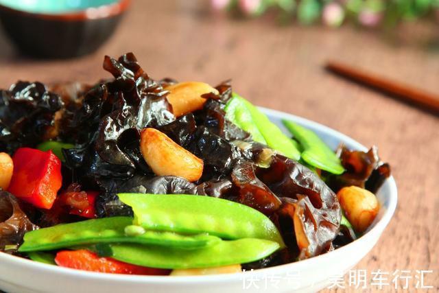 蒜瓣|菜名:蒜子烧木耳,味道诱人,营养够丰富