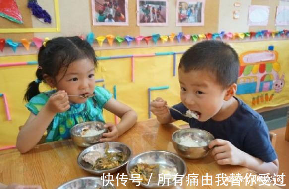 小静|哥哥上幼儿园全托寄宿,弟弟上非寄宿,兄弟俩的差别戳痛妈妈的心