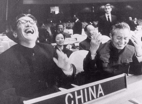 作为我国著名外交官的乔冠华,去世后被迫迁坟四次,其中有何深意