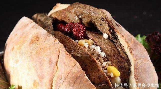 韩国人首次吃叫花鸡,却只看到一盘“土”,韩国人:中国人吃土?