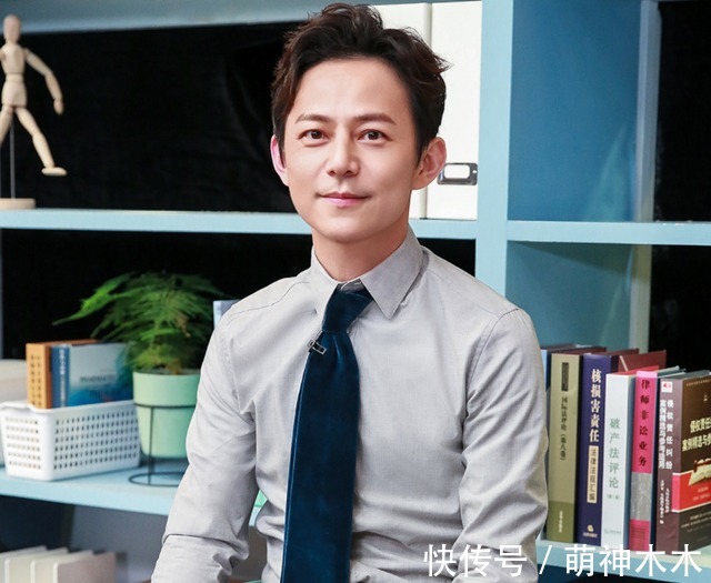 《快本》主持全员停工?何炅原定节目换人,吴昕两个月没更新行程