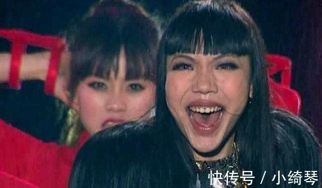 毛不易|从1.3亿代言费到县城卖唱,“消失”2年的吴莫愁,到底得罪了谁?