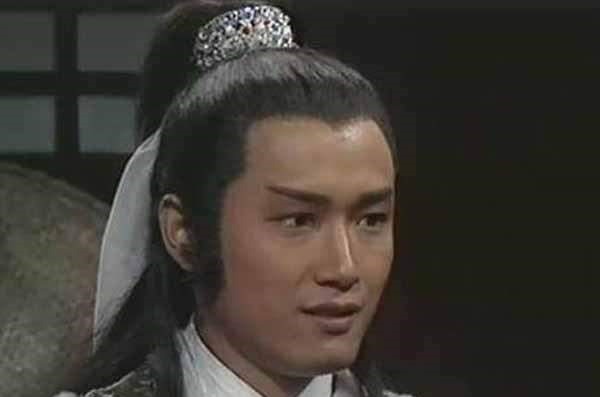 成名|杨过成名后回去给杨康立碑,为何对葬在庙外的穆念慈不管不顾?