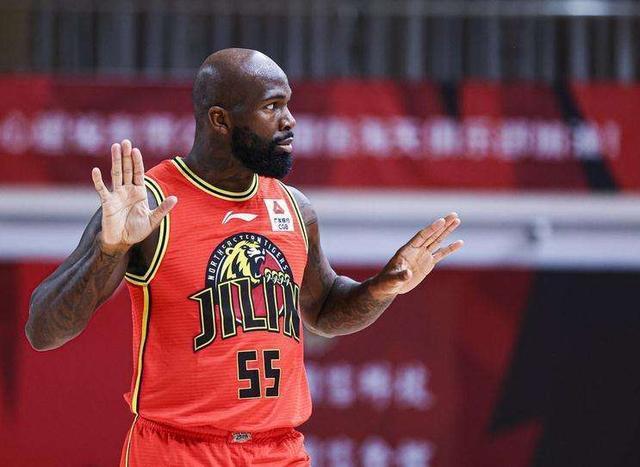 29+1|北控男篮接连受到打击!两外援拒绝加盟,马布里瞄准29+11内线