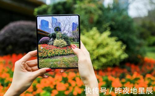 中国电信|三星W22 5G闪耀登场，重新定义高端折叠屏手机！