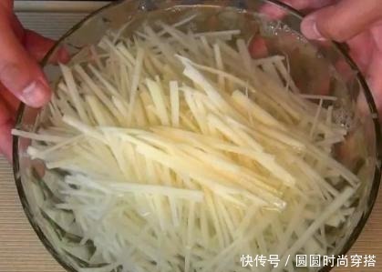 炒土豆丝|炒土豆丝时，放醋顺序是关键，很多人不懂，难怪炒出来不够香
