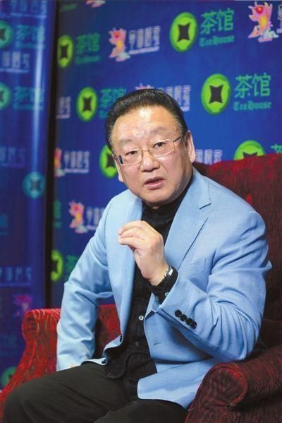 歌唱家蒋大为在国外坐吃山空,回国捞金一首歌18万,女儿已入外籍