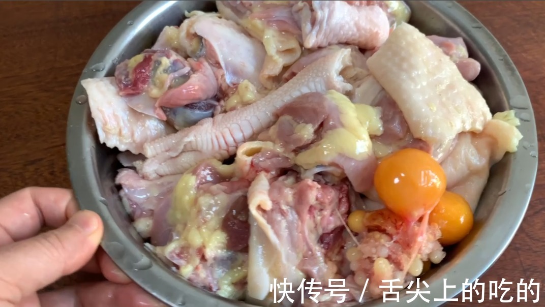 炖鸡时，有人焯水、有人直接炖，大厨教你正确的做法，太香了