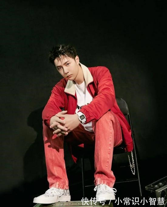 项链|王一博把《这就是街舞》中的穿搭搬进了你的日常生活，可行吗！