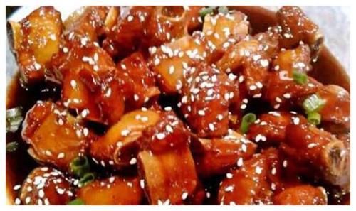  美食严选：鱼香肉丝，土豆片烤辣五花，糖醋排骨，双浇头金针菇的做法