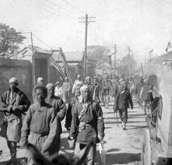 义和团|清末年间的义和团是天使还是恶魔,看看他们做了什么就知道!