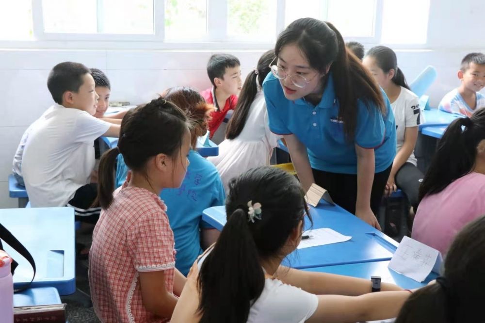 服务队|重庆师范大学初等教育学院暑期“三下乡”：趣味英语课带去巫溪县