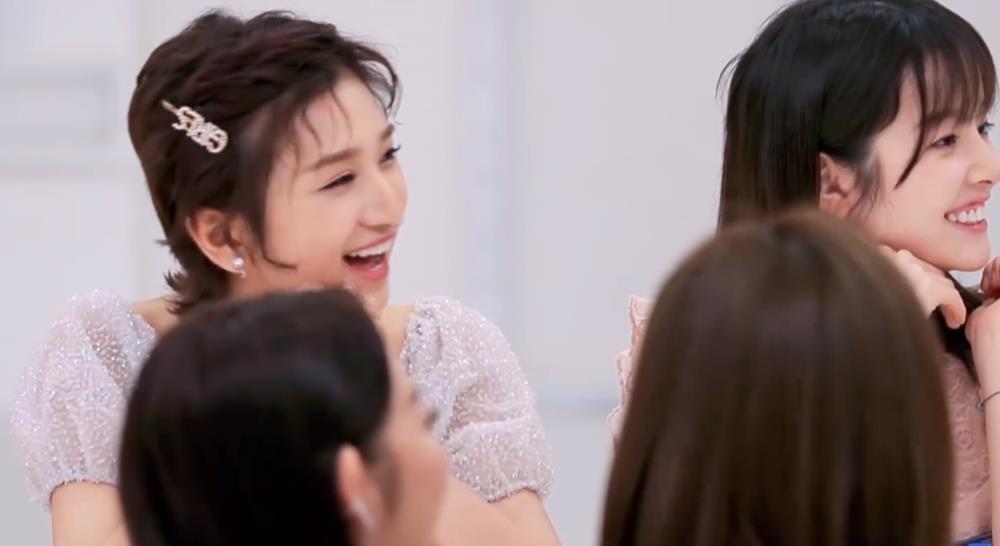 女孩|蔡徐坤遇見和自己同年同月同日生的女孩,反而被女孩回復(fù)笑到了