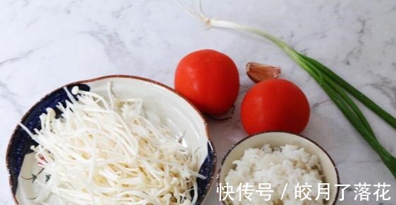 简单一炒十分钟就出锅，酸甜可口，不用担心剩米饭吃不完了！