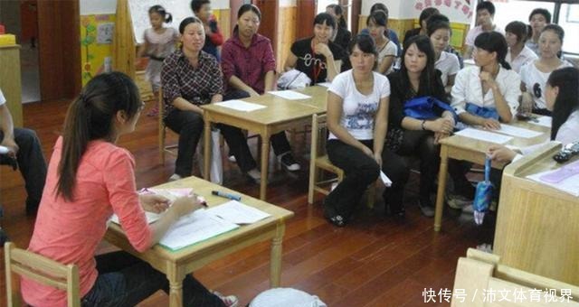 “硬核爸爸”火了,反复修改家长群名称,老师哭笑不得:移出去吧