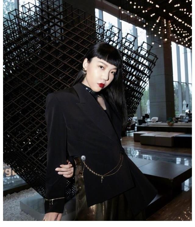 舞臺(tái)|吳莫愁沉寂三年，重回《好聲音》舞臺(tái)，期待自信獨(dú)特的吳莫愁歸來