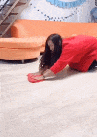 |搞笑GIF段子:我爸晚上喝醉了酒,侄女在旁边做作业