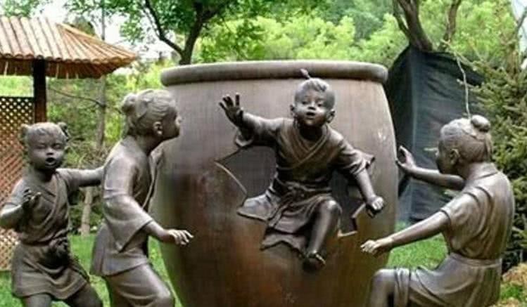 司马光|老师只告诉你司马光砸缸,却没说救出的是谁?这位人物大有来头