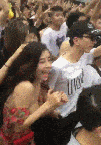 |搞笑GIF段子:这里的节日的气氛好重,感觉营养流失的太快了