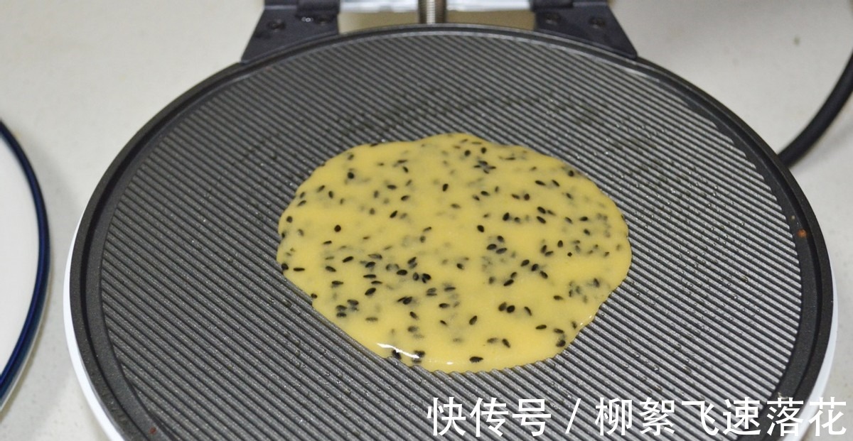 食材|教你用平底锅做蛋卷,酥脆可口,在家就能轻松做!