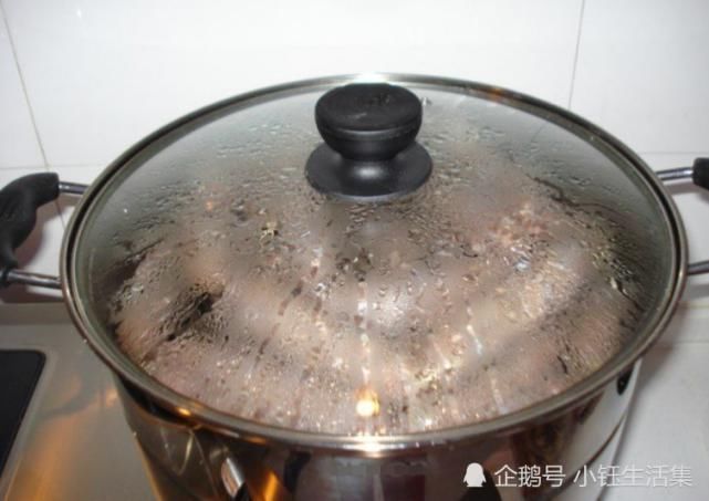 白醋|锅盖脏了不用钢丝球擦,教你一个清洁妙招,缝隙都洗得干干净净